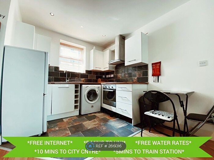 2 Bedroom Flat To Rent In New Walk, Leicester, LE1