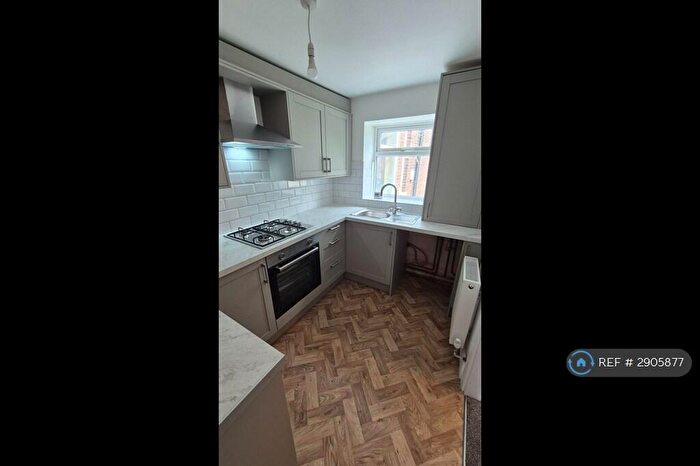 3 Bedroom Flat To Rent In Mossley, Ashton-Under-Lyne, OL5