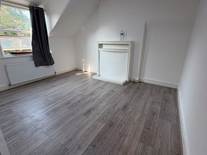 2 Bedroom Flat To Rent In Flat D, Sheldon Road, Cricklewood, NW2