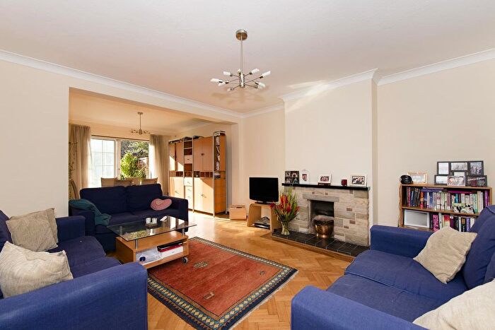 3 Bedroom Terraced House To Rent In St Pauls Road, Islington, N1