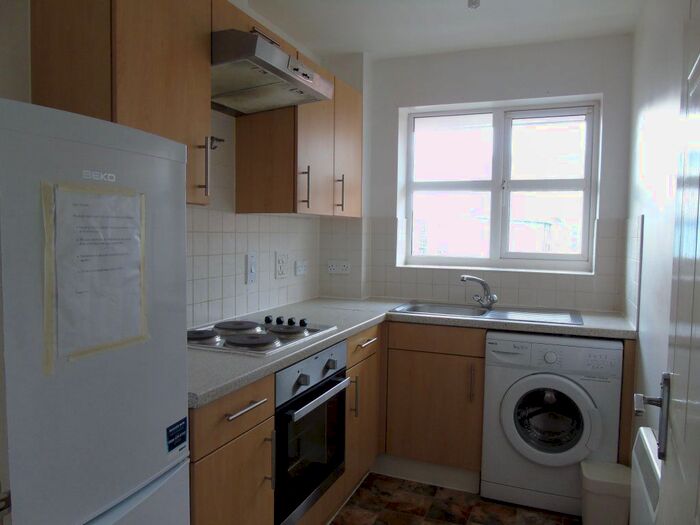 2 Bedroom Flat To Rent In Mill Street, Slough, SL2