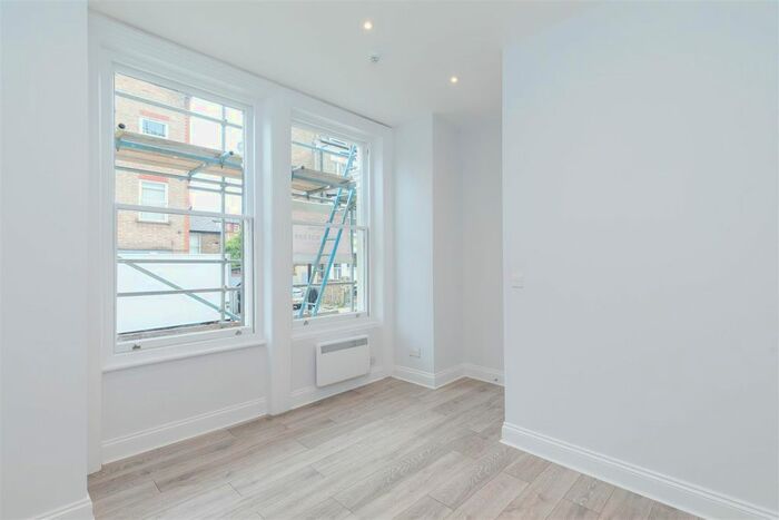 Studio To Rent In Stanwick Road, West Kensington, W14