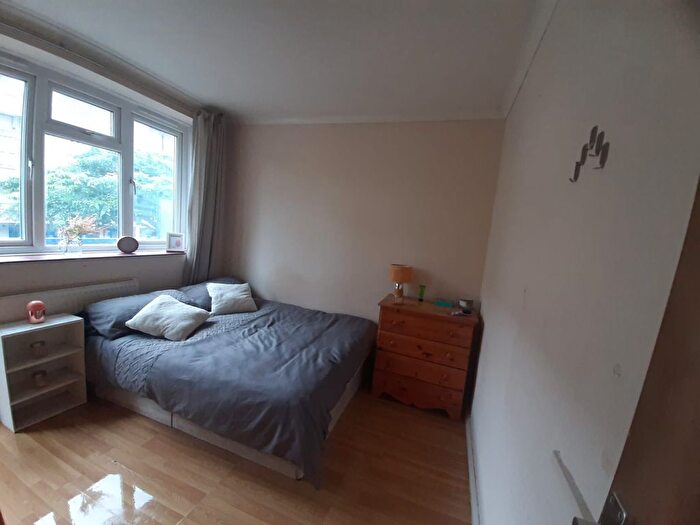5 Bedroom Flat To Rent In Paragon Road, London, E9