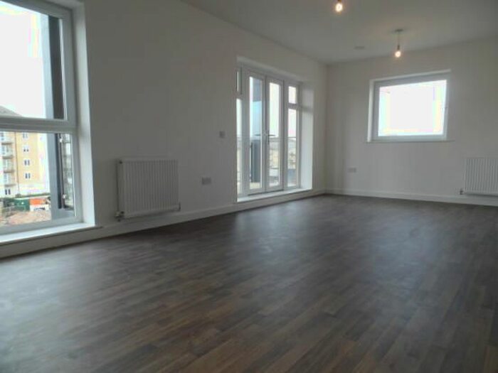 2 Bedroom Flat To Rent In Clovelly Courtr, West Drayton, UB7