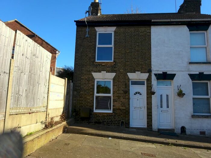 2 Bedroom End Of Terrace House To Rent In Mayfair Frindsbury, Strood, ME2