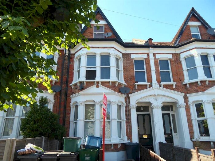 2 Bedroom Flat To Rent In Holmesdale Road, London, SE25