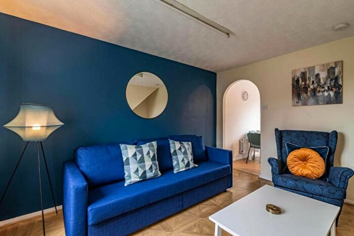 2 Bedroom Semi-Detached House To Rent In Heron Drive, Lenton, NG7