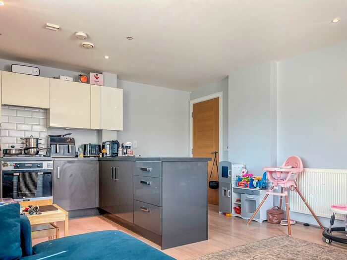 2 Bedroom Flat To Rent In West Plaza, Town Lane, Staines-Upon-Thames, Surrey, TW19