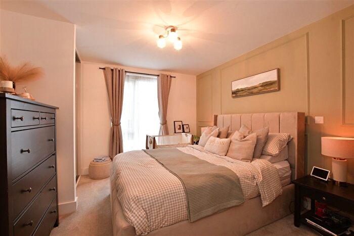 2 Bedroom Flat For Sale In Windstar Drive, South Ockendon, Essex, RM15