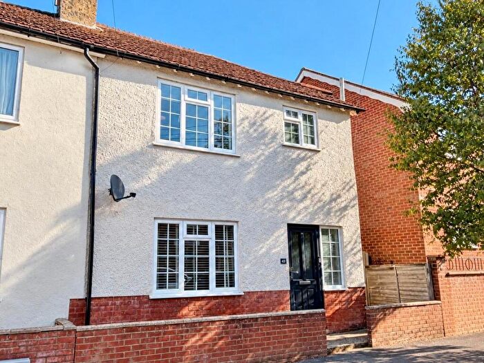 3 Bedroom Semi-Detached House For Sale In St. Andrews Road, Salisbury, SP2