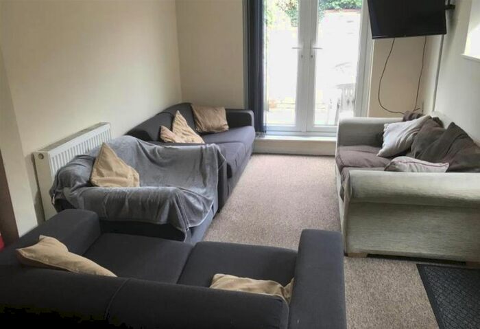 7 Bedroom Property To Rent In West Parade, LN1