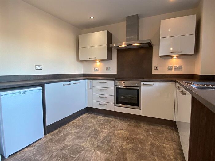 2 Bedroom Flat To Rent In St. Georges Court, Willerby, HU10