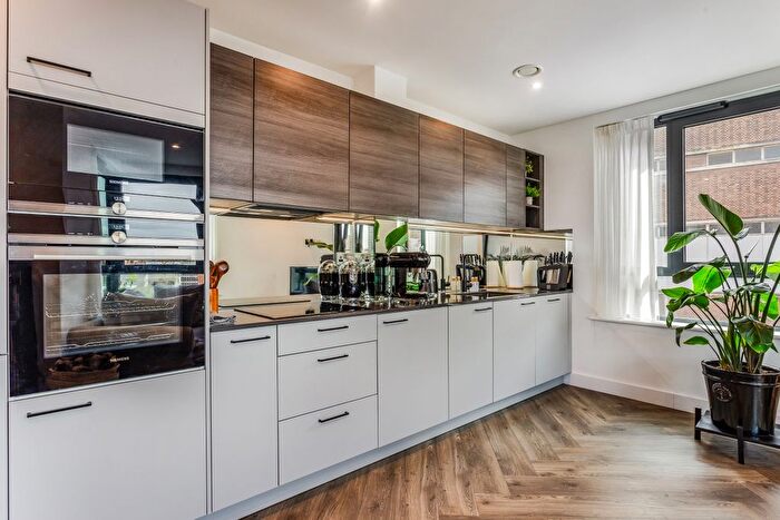 2 Bedroom Flat To Rent In Amparo House, Greenwich, SE10