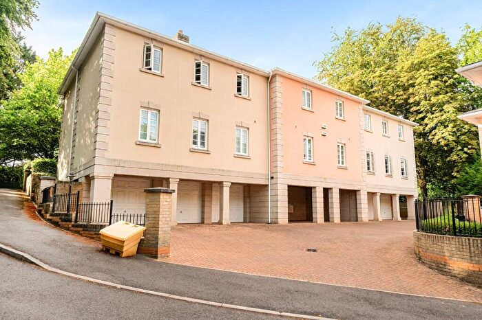 2 Bedroom Flat For Sale In Chilbolton Avenue, Winchester, Hampshire, SO22