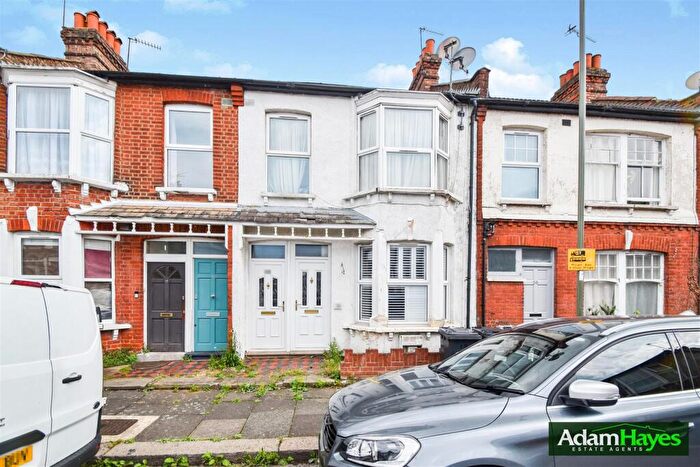 2 Bedroom Apartment For Sale In Grange Avenue, North Finchley, N12