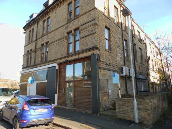 2 Bedroom Flat To Rent In Charles Street, Shipley, West Yorkshire, BD17