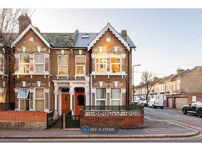 3 Bedroom Flat To Rent In High Road Leyton, London, E15