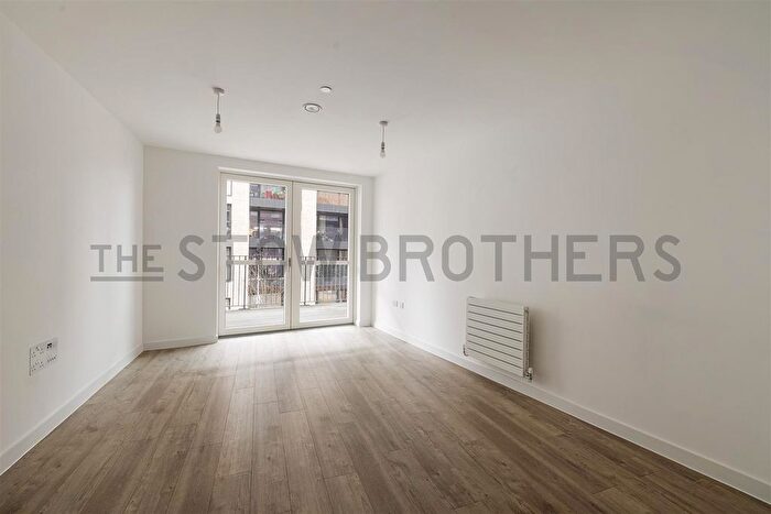 2 Bedroom Flat To Rent In Malt Court, Walthamstow, E17