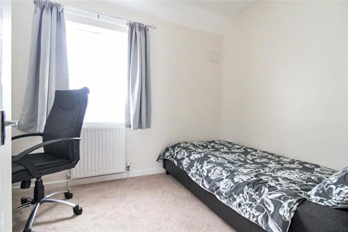 3 Bedroom Terraced House For Sale In Charlton Close, Penhill, Swindon, SN2