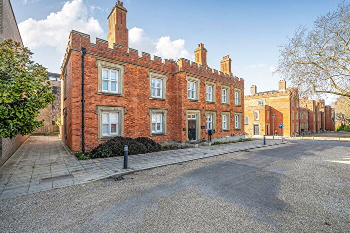 2 Bedroom Flat For Sale In Wellesley Road, London, SE18