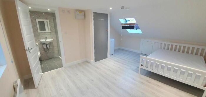 Studio To Rent In Empire Road, Perivale, UB6