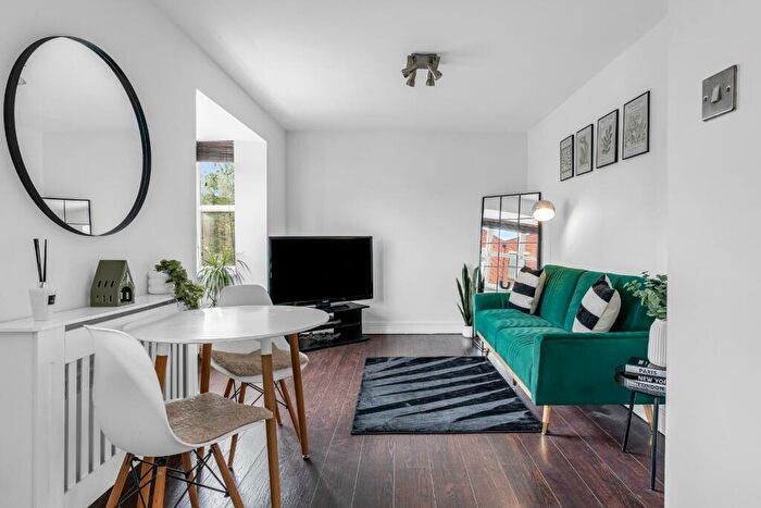 1 Bedroom Apartment For Sale In Tamworth Road, Hertford, SG13