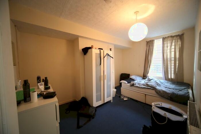 1 Bedroom Flat To Rent In Back Brudenell Mount, Hyde Park, Leeds, LS6