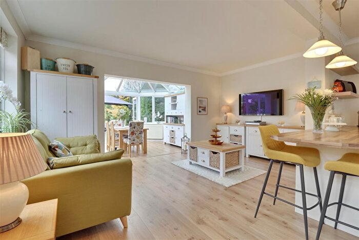 4 Bedroom Detached House For Sale In Drayton Lane, Portsmouth, PO6