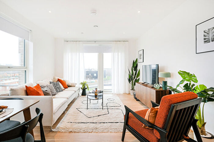 1 Bedroom Apartment For Sale In Henley Cross, Kidbrooke, London, SE3