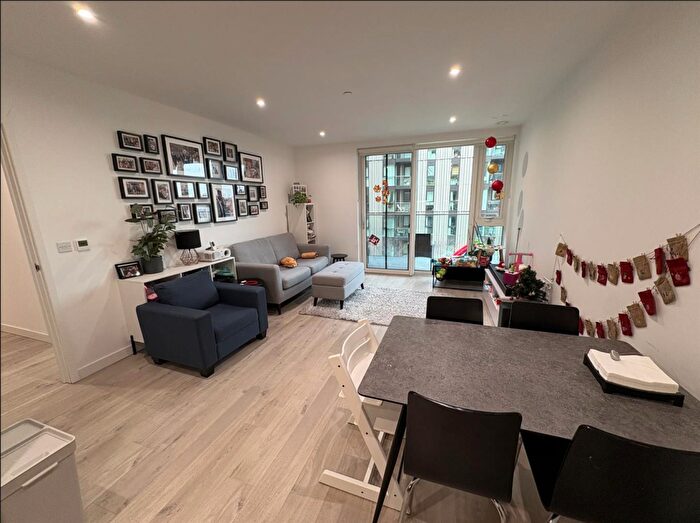 2 Bedroom Flat To Rent In Hartingtons Court, Coster Avenue, N4