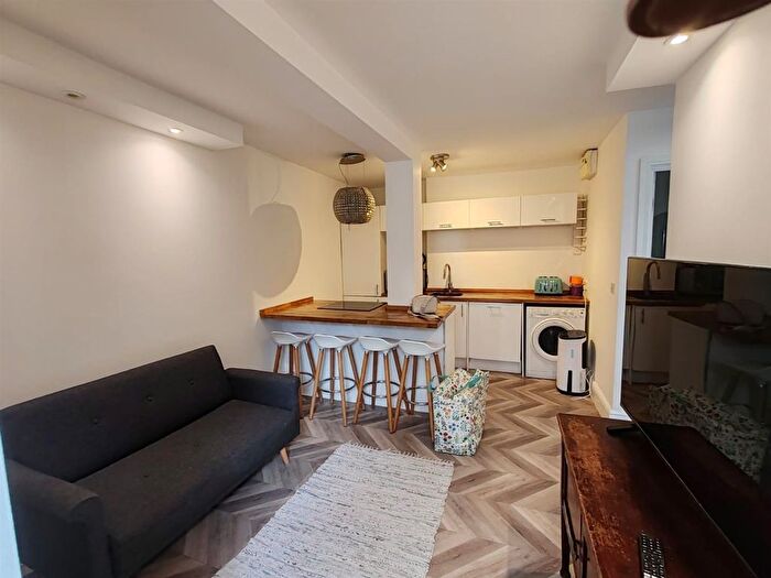 2 Bedroom Flat For Sale In Beulah Road, Tunbridge Wells, TN1