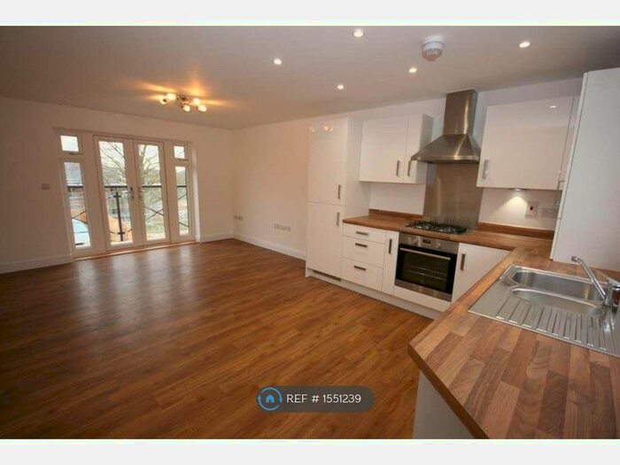 2 Bedroom Flat To Rent In Thapa Close, Fleet, GU52