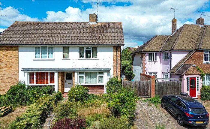 3 Bedroom Semi-Detached House For Sale In Lakeside, Earley, Reading, Berkshire, RG6