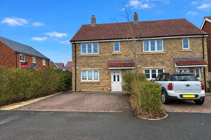 3 Bedroom Semi Detached House For Sale In Buttercup Close, Raunds, NN9