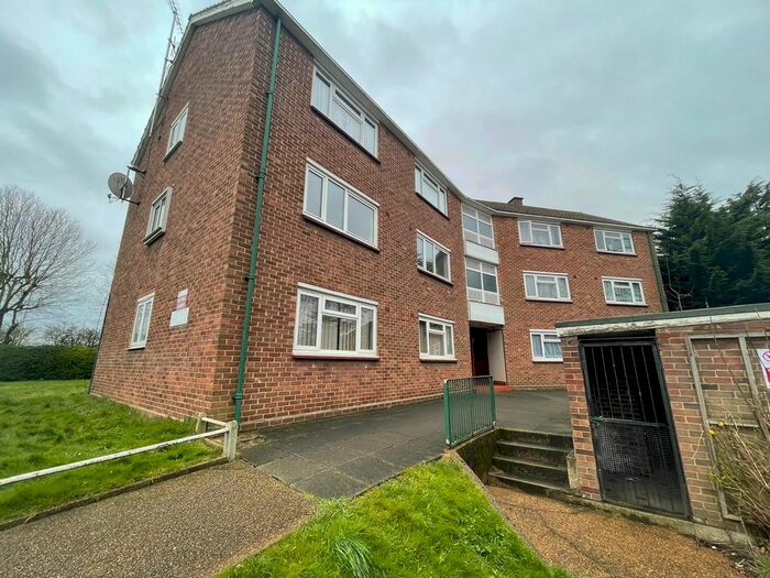 2 Bedroom Flat To Rent In Brading Crescent, London, E11