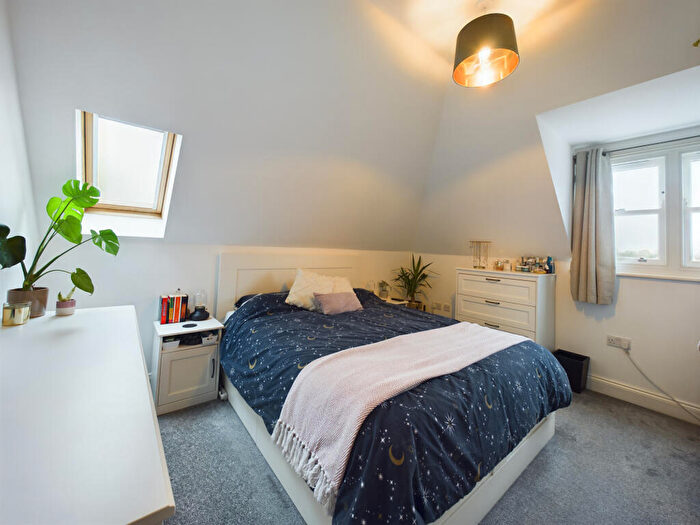 2 Bedroom Flat To Rent In A Manor Grove, Beckenham, Kent, BR3