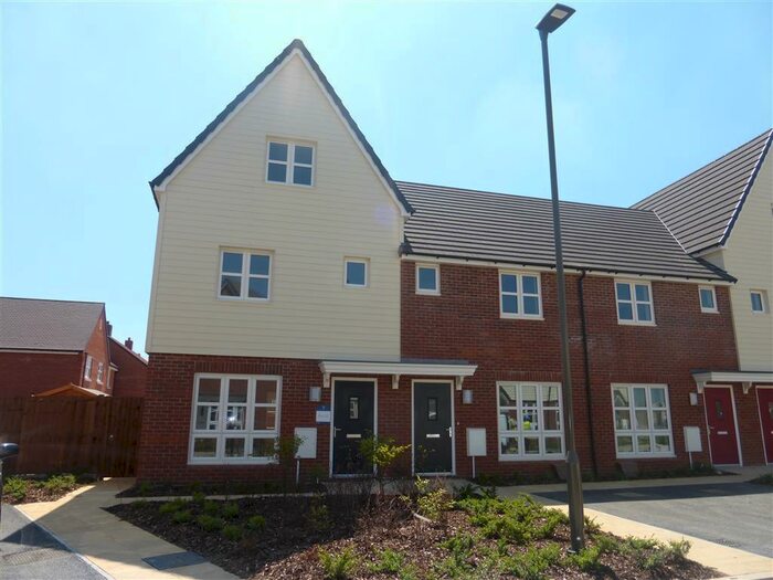 3 Bedroom House To Rent In Farleigh Drive, Aylesbury, HP18