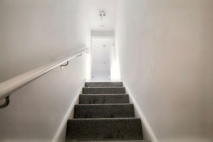 3 Bedroom Flat To Rent In Glenhill Close (), Finchley `, N3