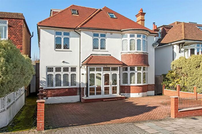 4 Bedroom Detached House For Sale In Hoadly Road, London, SW16
