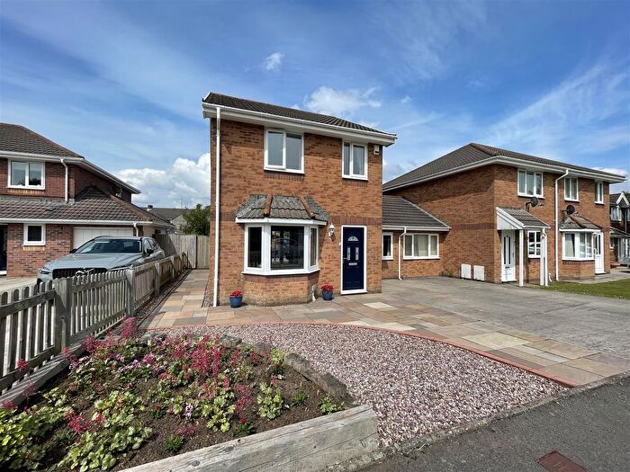3 Bedroom Link Detached House For Sale In Sandpiper Road, Llanelli, SA15