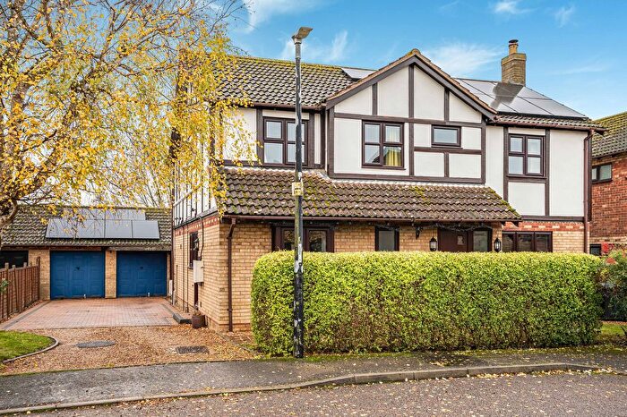 5 Bedroom Detached House For Sale In Metcalfe Way, Haddenham, CB6