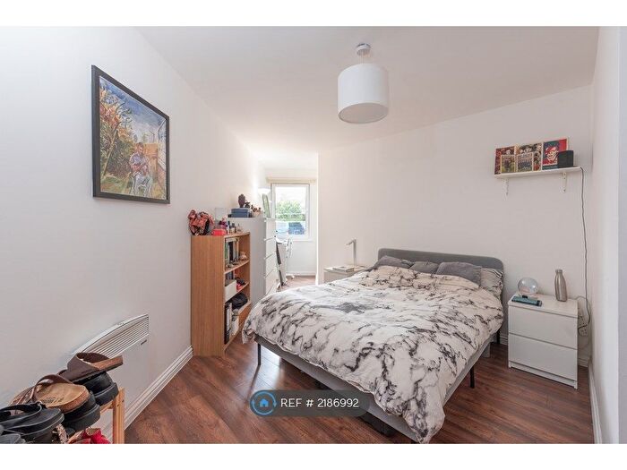 1 Bedroom Flat To Rent In Effra Parade, London, SW2