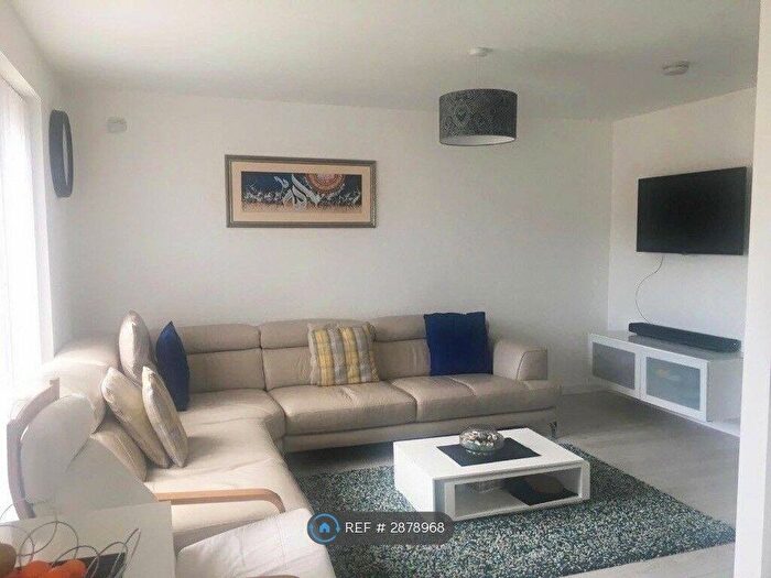 2 Bedroom Flat To Rent In Southgyle Broadway, Edinburgh, EH12