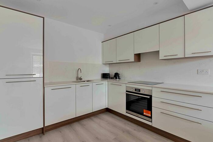 2 Bedroom Maisonette To Rent In St. Albans Road, South Mimms, EN6