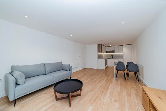 2 Bedroom Flat To Rent In Beaufort Square, London, NW9