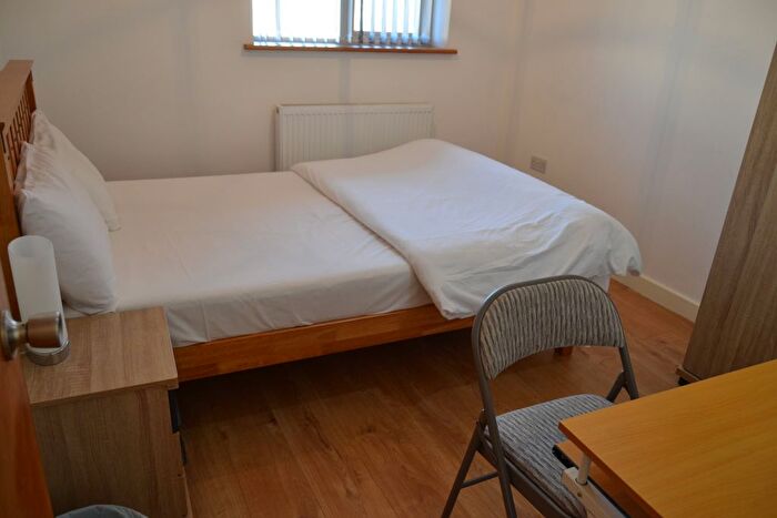 2 Bedroom Flat To Rent In Wisteria Close, Ilford, Greater London, IG1