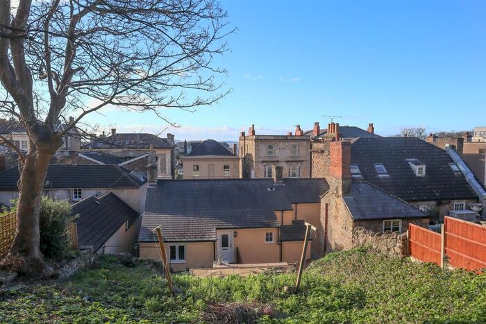 3 Bedroom Flat To Rent In Hill Road, Clevedon, BS21