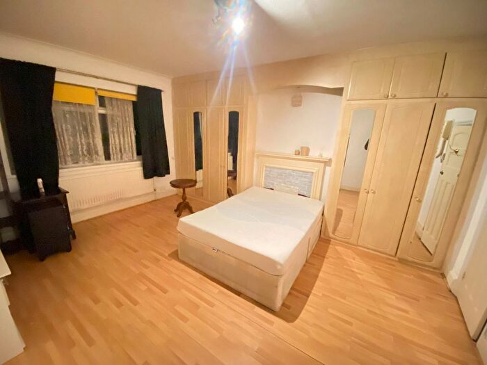 1 Bedroom Detached House To Rent In Broadlands Avenue, London, SW16