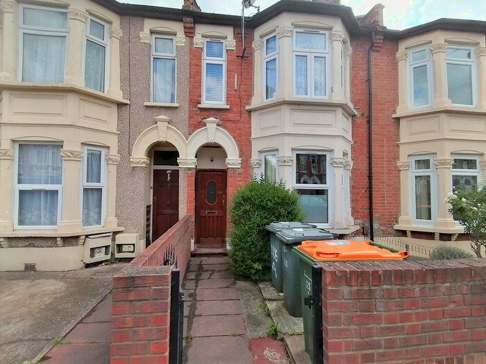 2 Bedroom Flat To Rent In Sheringham Avenue, London, E12