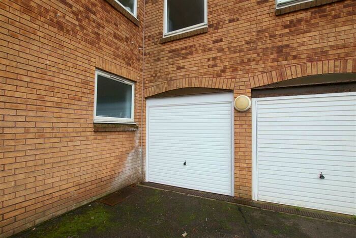 Garage / Parking To Rent In Lake Drive, Peacehaven, BN10